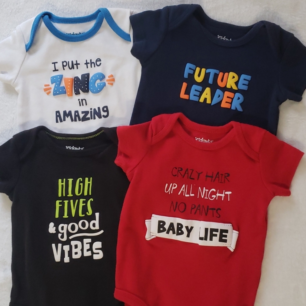 Kidgets graphic onesie set of 4️⃣